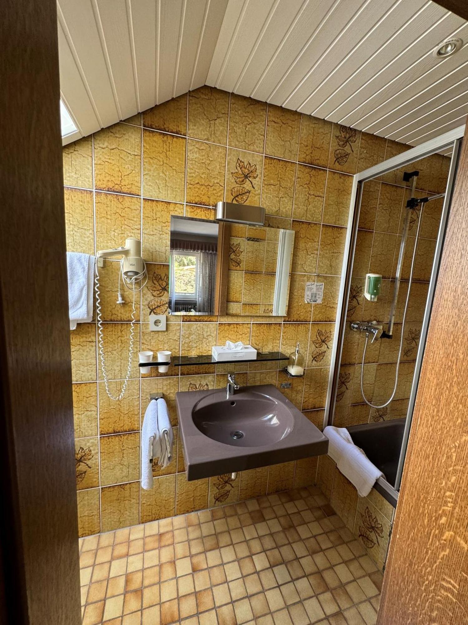 Hotel Zur Muehle Изерлон Екстериор снимка