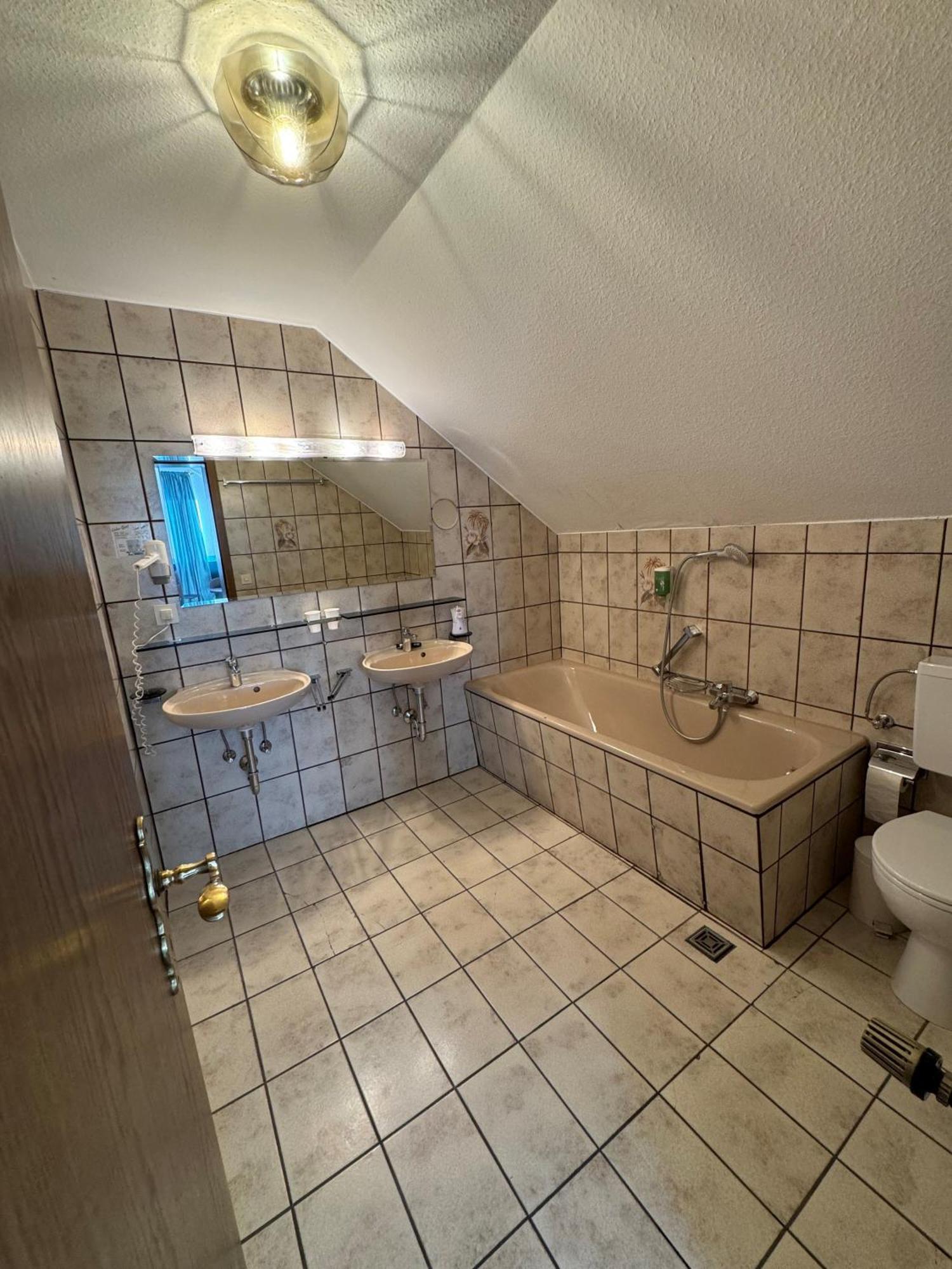 Hotel Zur Muehle Изерлон Стая снимка
