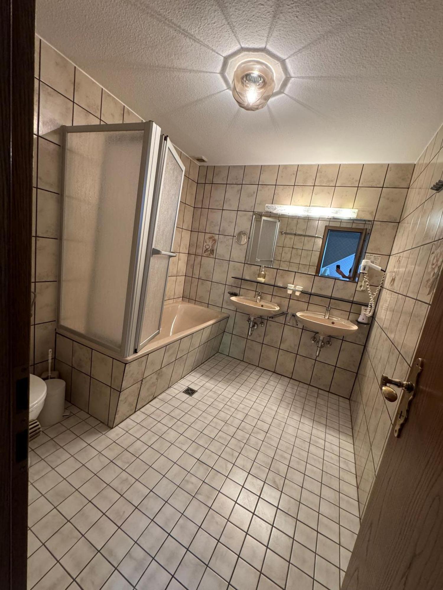 Hotel Zur Muehle Изерлон Стая снимка