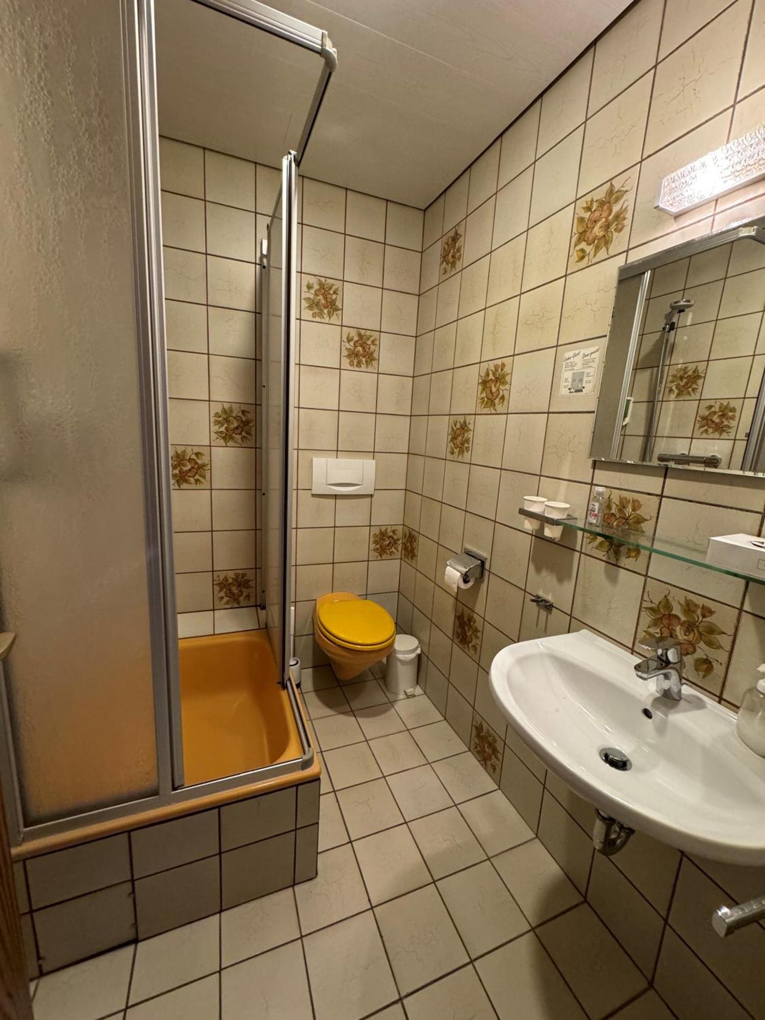 Hotel Zur Muehle Изерлон Стая снимка